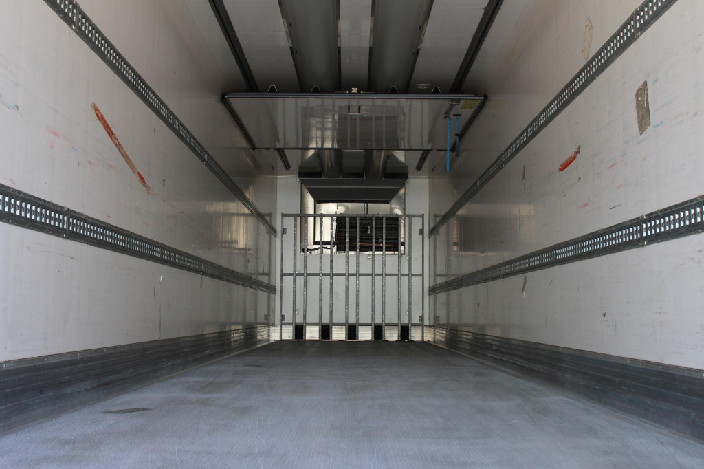 Chereau Thermo King SLXi 200 Aluboden FRC 06 2026 - Félpótkocsi hűtős: 3 kép. Chereau Thermo King SLXi 200 Aluboden FRC 06 2026 - Félpótkocsi hűtős: 3 kép.