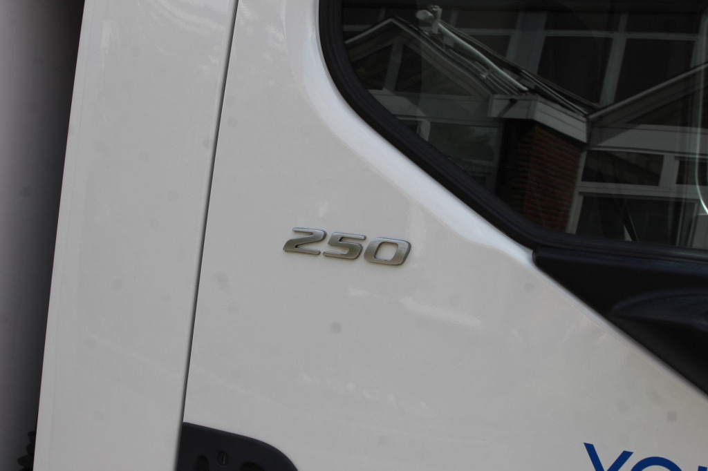 Daf LF 260 E6 Carrier Supra 550 Strom Tür LBW - Hűtős teherautó: 5 kép. Daf LF 260 E6 Carrier Supra 550 Strom Tür LBW - Hűtős teherautó: 5 kép.