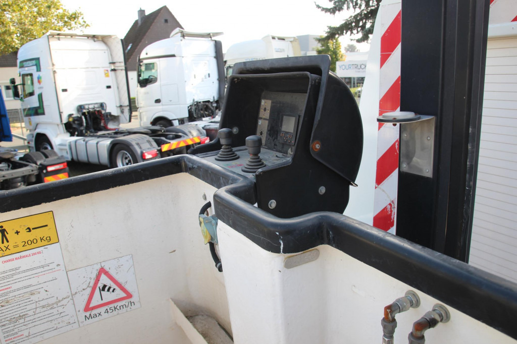 Iveco Daily 70-170 EEV VDT-170-F 20 m 2 Pers.Korb - Emelőkosaras teherautó: 2 kép. Iveco Daily 70-170 EEV VDT-170-F 20 m 2 Pers.Korb - Emelőkosaras teherautó: 2 kép.
