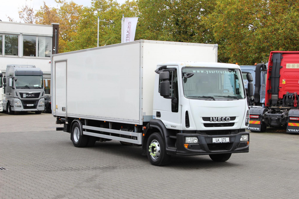Iveco Eurocargo 160E210 E6 Koffer 6,9m Seiten Tür LBW lízing Iveco Eurocargo 160E210 E6 Koffer 6,9m Seiten Tür LBW: 9 kép. Iveco Eurocargo 160E210 E6 Koffer 6,9m Seiten Tür LBW lízing Iveco Eurocargo 160E210 E6 Koffer 6,9m Seiten Tür LBW: 9 kép.
