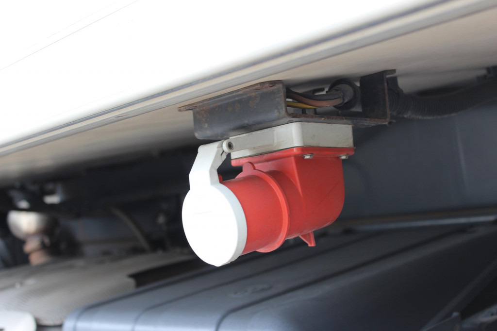 Iveco Eurocargo ML190-280L E6 CS 1250 Mt Tür+LBW FRC - Hűtős teherautó: 5 kép. Iveco Eurocargo ML190-280L E6 CS 1250 Mt Tür+LBW FRC - Hűtős teherautó: 5 kép.