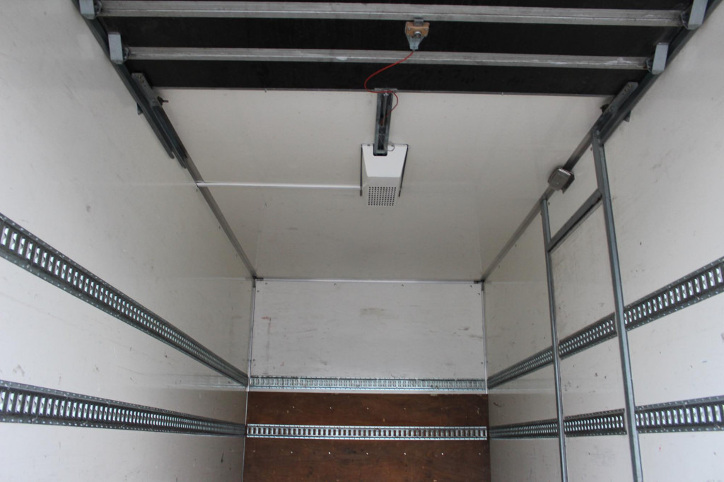 Mercedes-Benz Atego 916 Koffer LDW LBW NUR 98.597 km - Kisteherautó: 3 kép. Mercedes-Benz Atego 916 Koffer LDW LBW NUR 98.597 km - Kisteherautó: 3 kép.