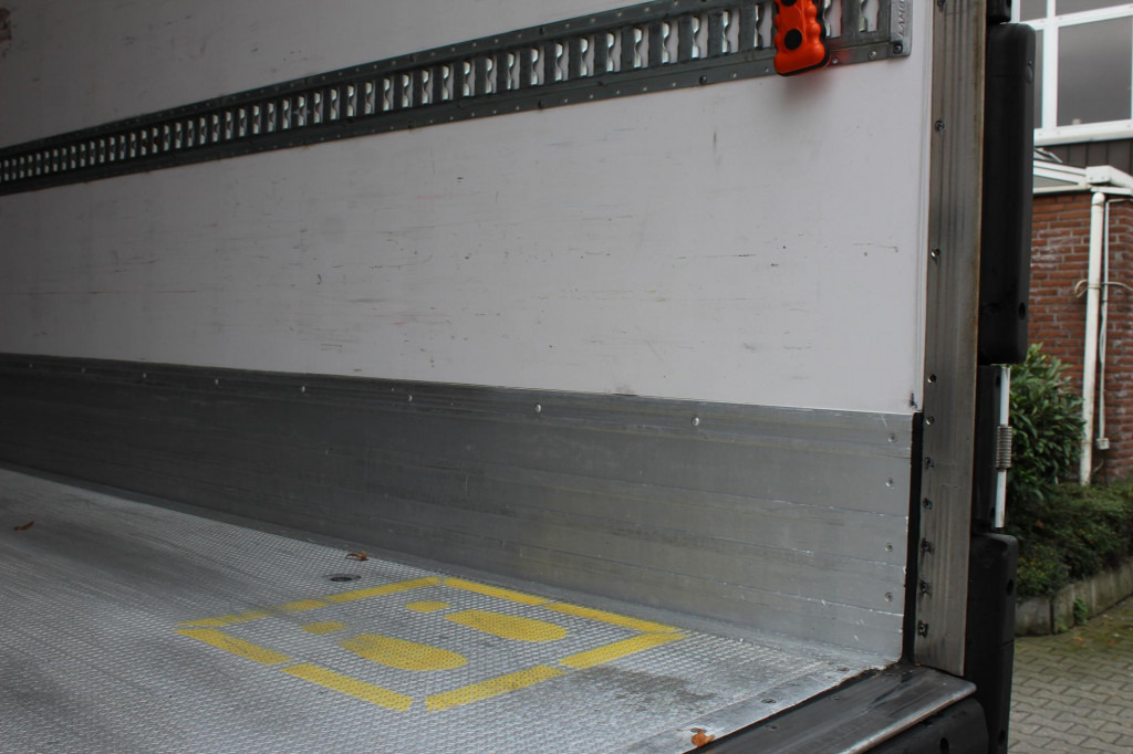 Lamberet TK SLXi Spectrum 2,65h Bi-Multi-Temp. TW LBW - Félpótkocsi hűtős: 5 kép. Lamberet TK SLXi Spectrum 2,65h Bi-Multi-Temp. TW LBW - Félpótkocsi hűtős: 5 kép.