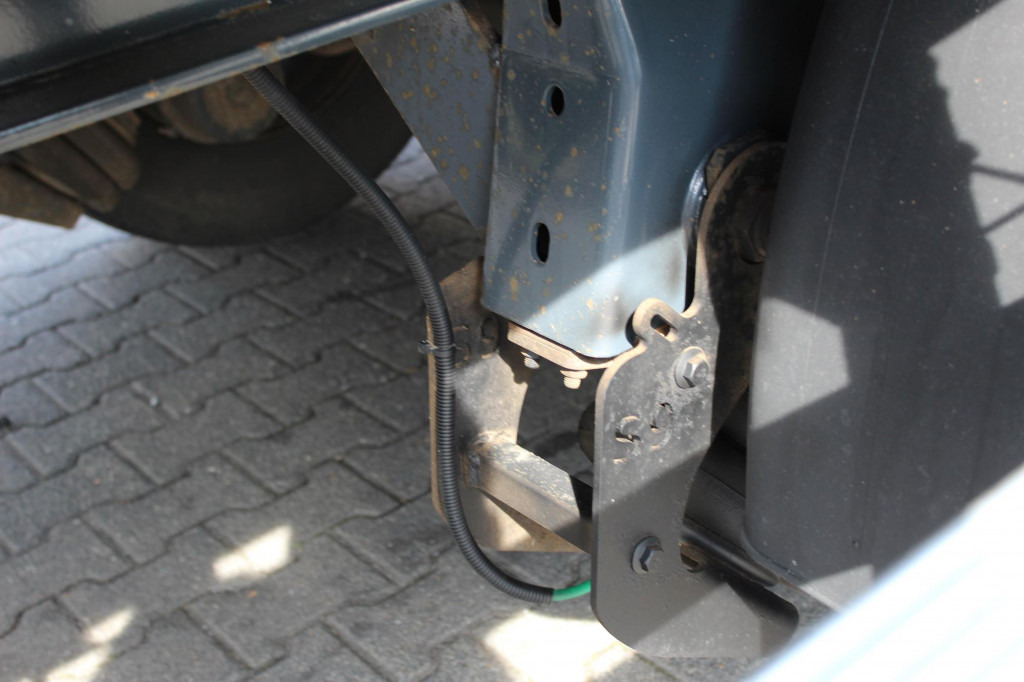 Lecitrailer Drehkranz 3-Achser Liftachse Stapler - Ponyvás pótkocsi: 3 kép. Lecitrailer Drehkranz 3-Achser Liftachse Stapler - Ponyvás pótkocsi: 3 kép.