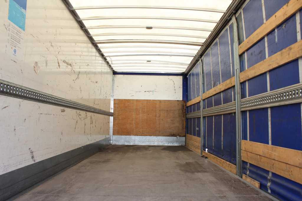 MAN TGL 12.220 Plane-Koffer 7,5 m LBW Klima 199TKm - Ponyvás teherautó: 3 kép. MAN TGL 12.220 Plane-Koffer 7,5 m LBW Klima 199TKm - Ponyvás teherautó: 3 kép.