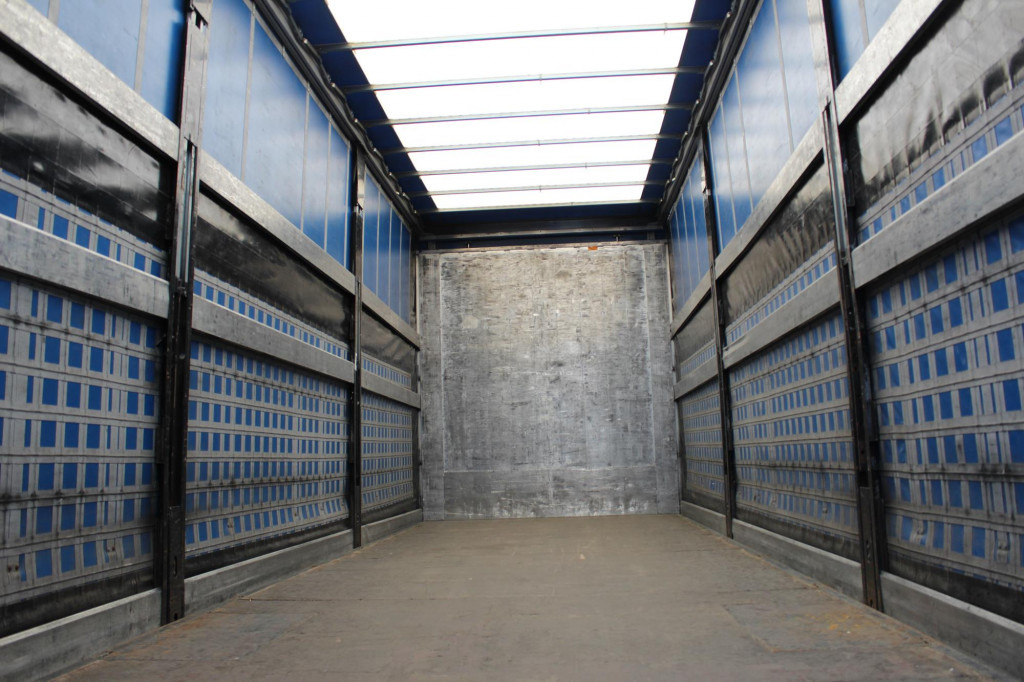MAN TGX 26.460 Jumbo Retarder Hubdach Durchlade - Ponyvás teherautó: 4 kép. MAN TGX 26.460 Jumbo Retarder Hubdach Durchlade - Ponyvás teherautó: 4 kép.