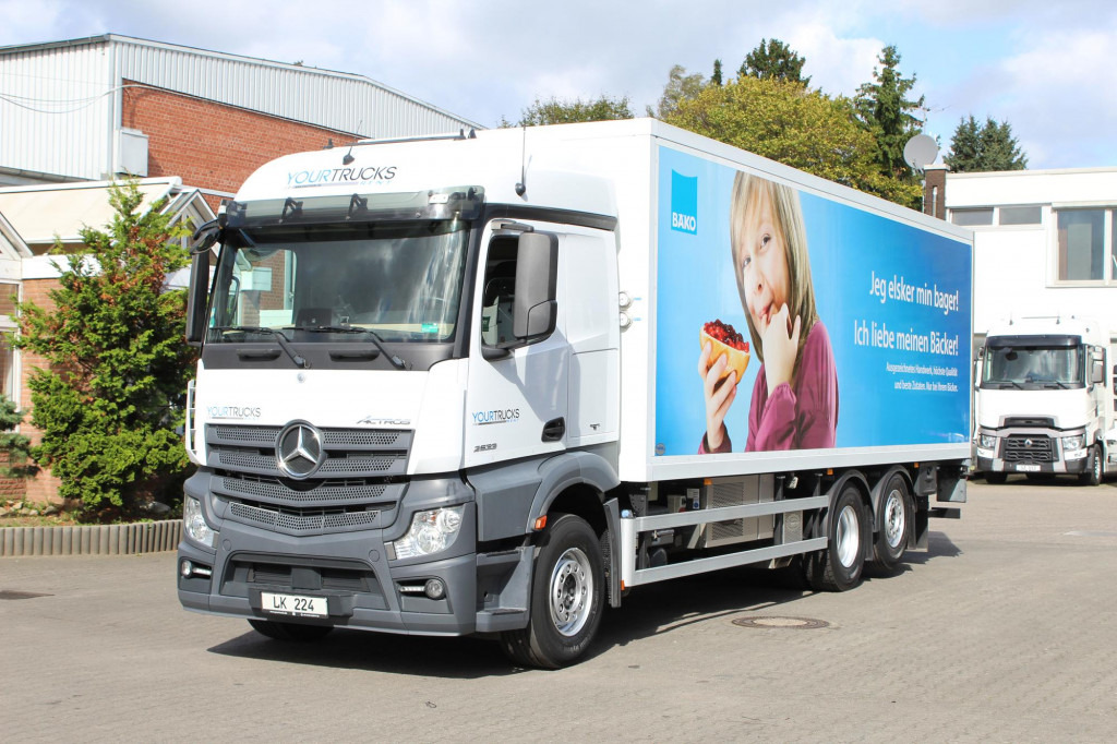 Mercedes-Benz Actros 2533 E6 Kühlkoffer Lift-Lenkachse LBW - Hűtős teherautó: 1 kép. Mercedes-Benz Actros 2533 E6 Kühlkoffer Lift-Lenkachse LBW - Hűtős teherautó: 1 kép.