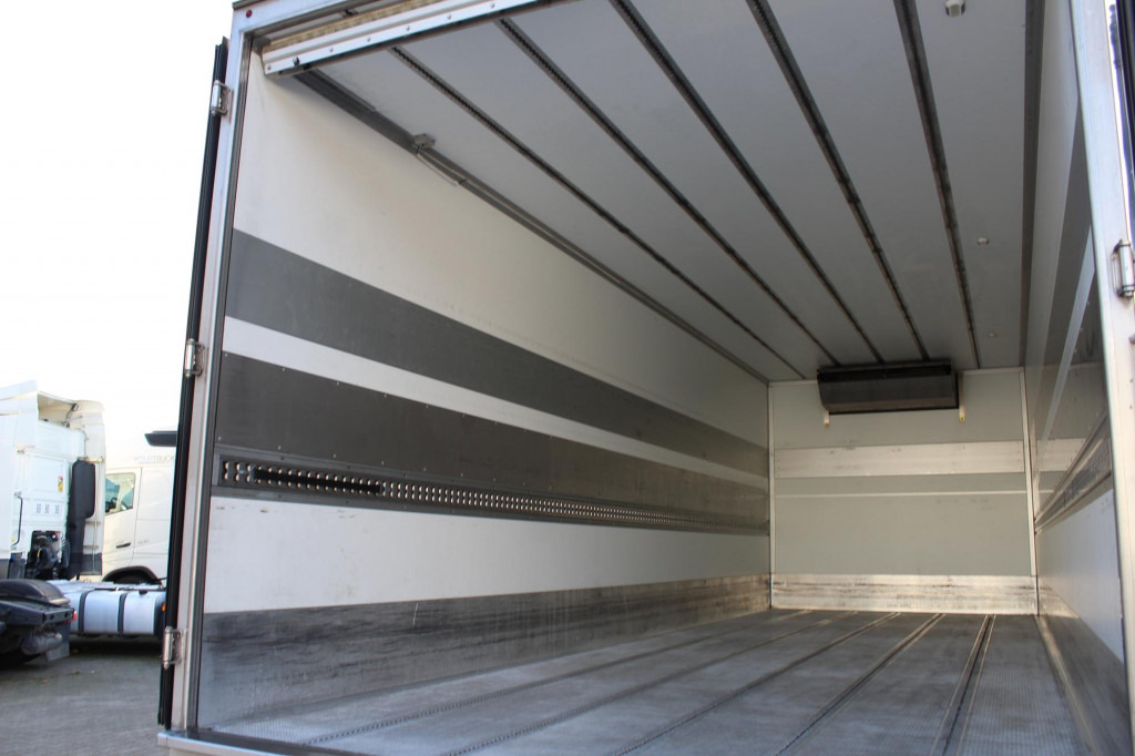 Mercedes-Benz Atego 1221 E6 TK T-800 R Strom Türen+LBW - Hűtős teherautó: 2 kép. Mercedes-Benz Atego 1221 E6 TK T-800 R Strom Türen+LBW - Hűtős teherautó: 2 kép.