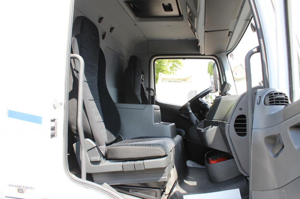 Mercedes-Benz Atego 1321 E6 Koffer Klima Kamera Schalter LBW - Dobozos felépítményű teherautó: 4 kép. Mercedes-Benz Atego 1321 E6 Koffer Klima Kamera Schalter LBW - Dobozos felépítményű teherautó: 4 kép.
