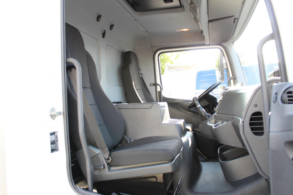 Mercedes-Benz Atego 818 E6 Koffer 6m Klima LDW Schalter LBW - Dobozos kisteherautó: 3 kép. Mercedes-Benz Atego 818 E6 Koffer 6m Klima LDW Schalter LBW - Dobozos kisteherautó: 3 kép.
