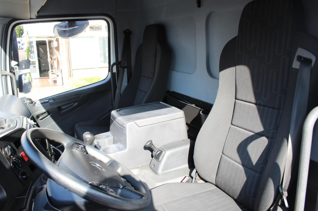 Mercedes-Benz Atego 818 E6 Koffer 6m Klima LDW Schalter LBW - Dobozos kisteherautó: 5 kép. Mercedes-Benz Atego 818 E6 Koffer 6m Klima LDW Schalter LBW - Dobozos kisteherautó: 5 kép.