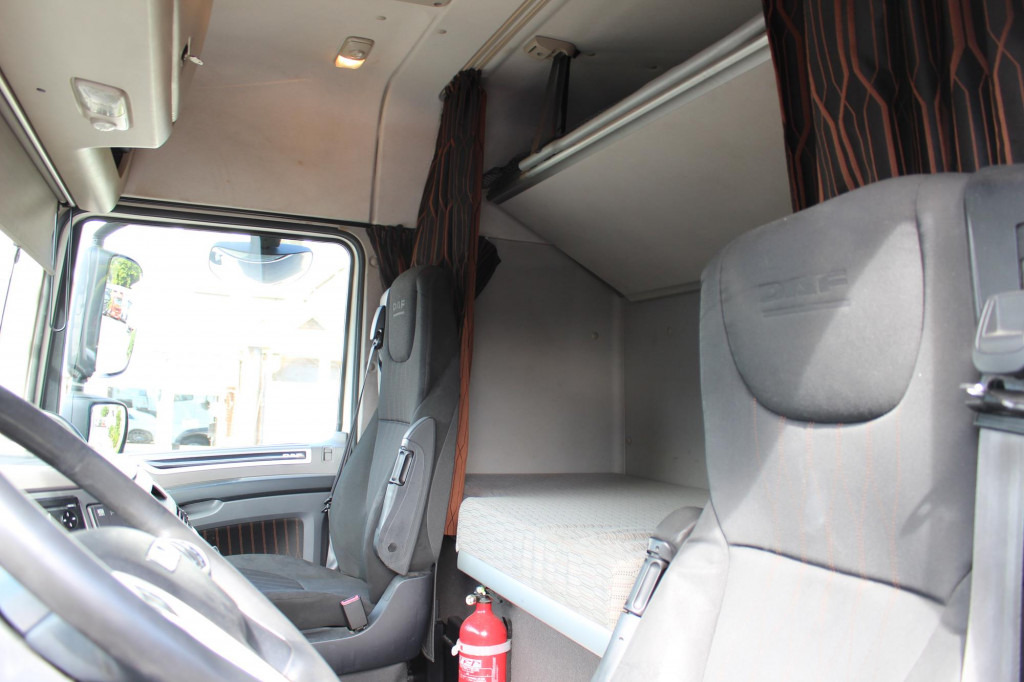 Daf XF 480 E6 Space Cab ACC LDW 2 Liegen - Nyergesvontató: 4 kép. Daf XF 480 E6 Space Cab ACC LDW 2 Liegen - Nyergesvontató: 4 kép.