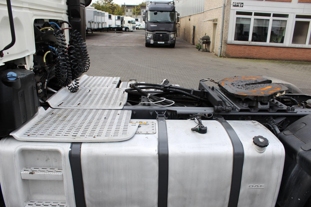 Daf XF 480  Retarder Kipp-Schub-Hydraulik Kompressor - Nyergesvontató: 2 kép. Daf XF 480  Retarder Kipp-Schub-Hydraulik Kompressor - Nyergesvontató: 2 kép.