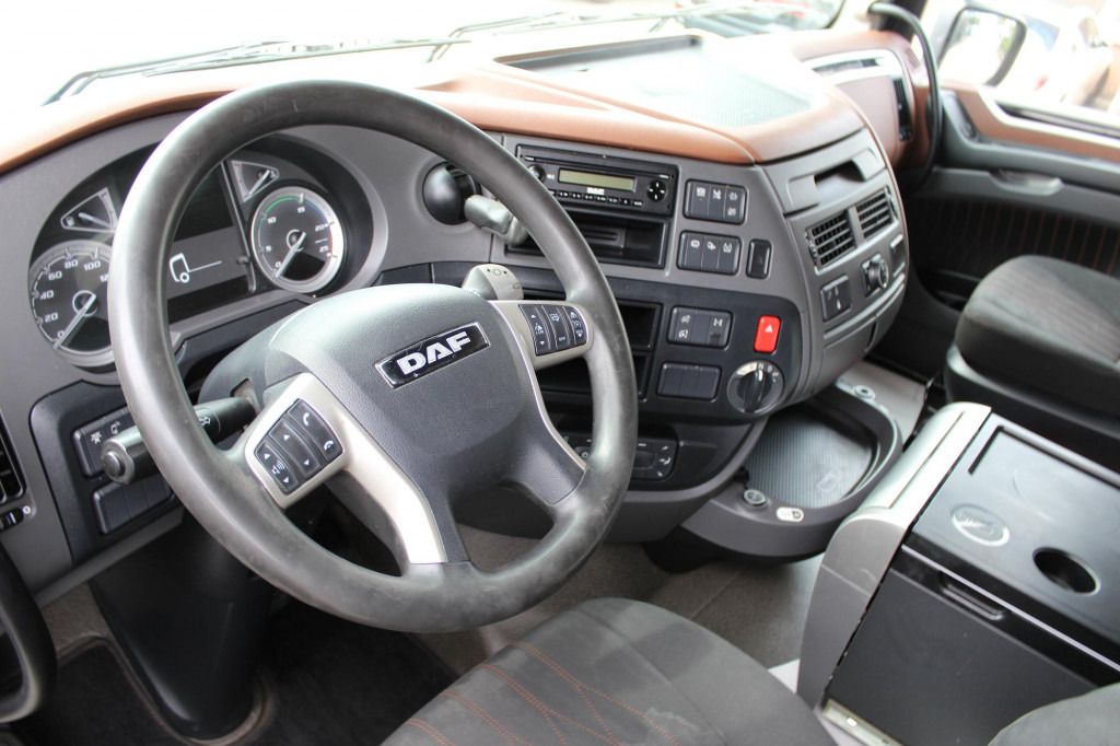 Daf XF 480 SC Retarder Standklima Kühlbox 2 Tanks - Nyergesvontató: 4 kép. Daf XF 480 SC Retarder Standklima Kühlbox 2 Tanks - Nyergesvontató: 4 kép.