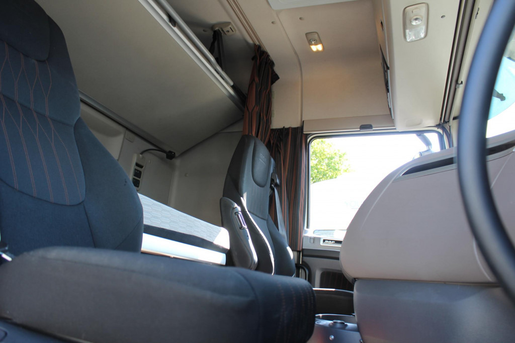 Daf XF 530 SC Retarder ACC LDWS Standklima Kühlbox - Nyergesvontató: 3 kép. Daf XF 530 SC Retarder ACC LDWS Standklima Kühlbox - Nyergesvontató: 3 kép.