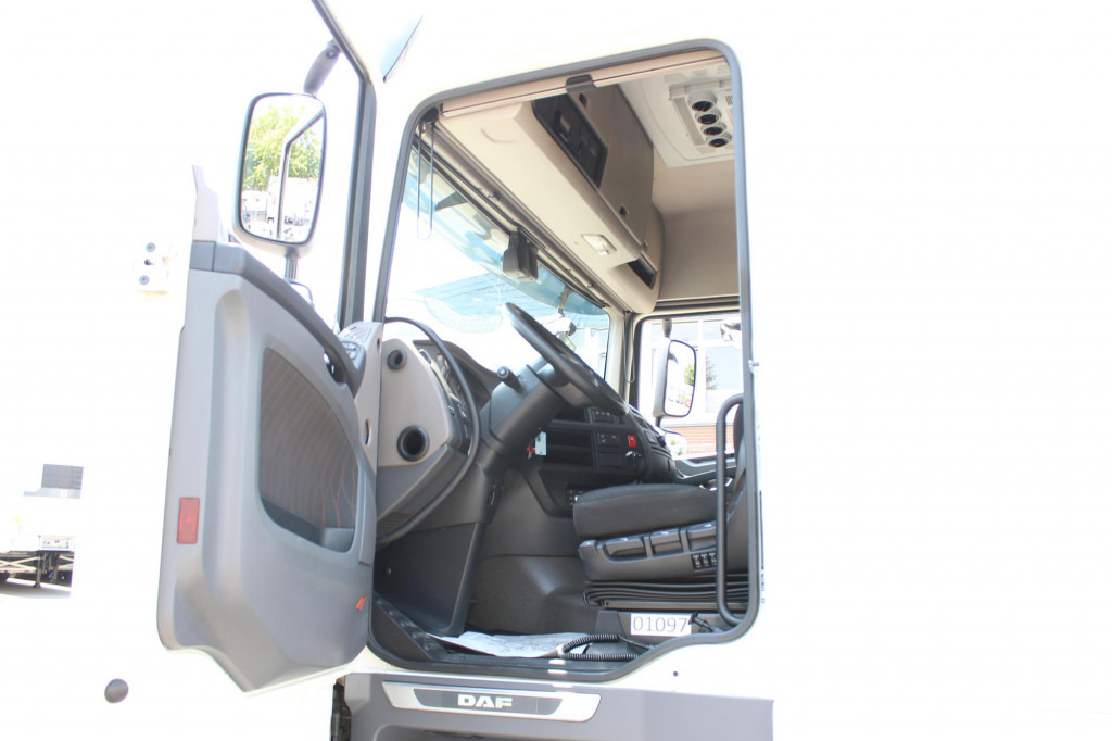 Daf XF 530 SC Retarder ACC LDWS Standklima Kühlbox - Nyergesvontató: 4 kép. Daf XF 530 SC Retarder ACC LDWS Standklima Kühlbox - Nyergesvontató: 4 kép.