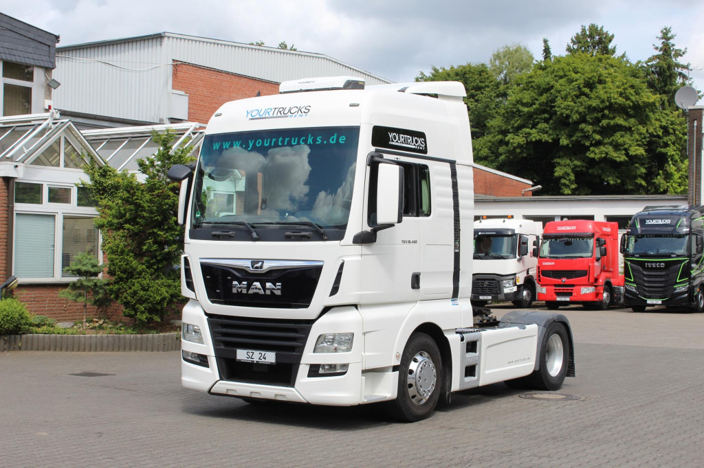 MAN TGX 18.460 E6 XXL Retarder Kühlbox Navi - Nyergesvontató: 1 kép. MAN TGX 18.460 E6 XXL Retarder Kühlbox Navi - Nyergesvontató: 1 kép.
