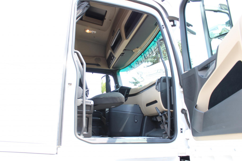 Mercedes-Benz Actros 1848 Retarder Kühlbox ACC Hydraulik - Nyergesvontató: 2 kép. Mercedes-Benz Actros 1848 Retarder Kühlbox ACC Hydraulik - Nyergesvontató: 2 kép.