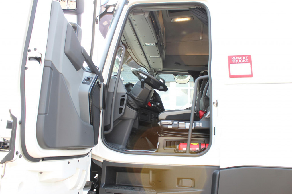 Renault T 520 E6 High Sleeper Retarder Kühlbox VIN: LD - Nyergesvontató: 3 kép. Renault T 520 E6 High Sleeper Retarder Kühlbox VIN: LD - Nyergesvontató: 3 kép.