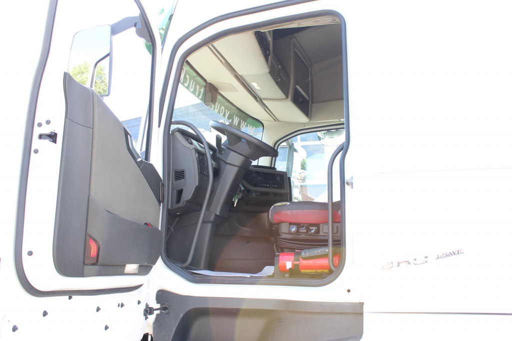 Volvo FH 460 E6 Globetrotter 2 Tanks i-Park Cool - Nyergesvontató: 2 kép. Volvo FH 460 E6 Globetrotter 2 Tanks i-Park Cool - Nyergesvontató: 2 kép.
