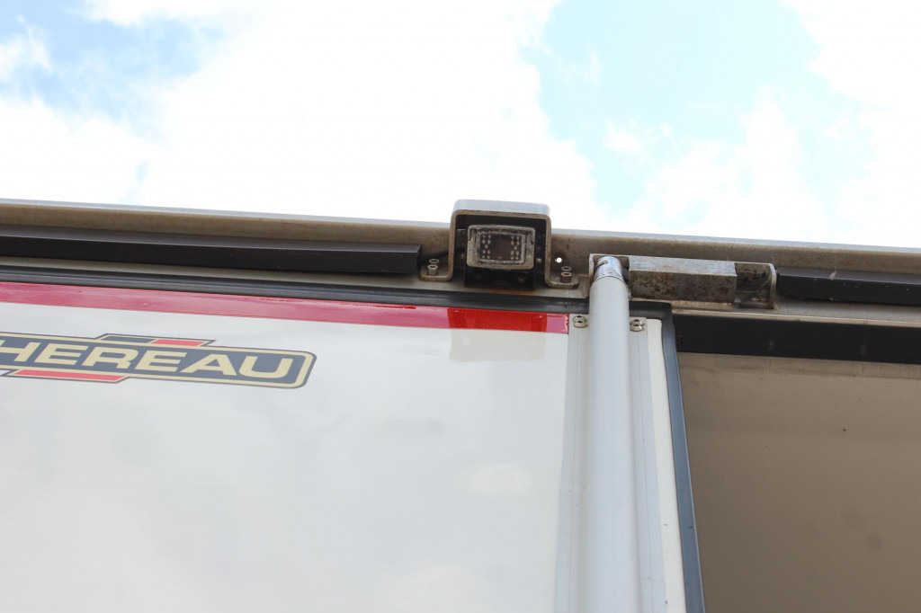 Renault D 320 Wide E6 CS 1150Mt. Bi-Temp. Tür+LBW Strom - Hűtős teherautó: 5 kép. Renault D 320 Wide E6 CS 1150Mt. Bi-Temp. Tür+LBW Strom - Hűtős teherautó: 5 kép.