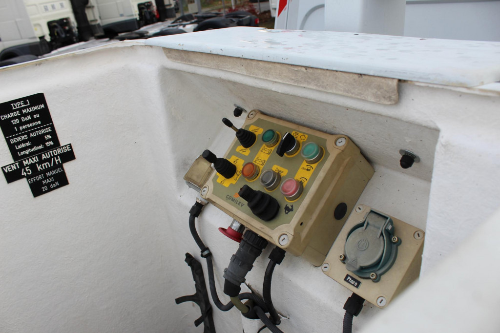 Renault Master Bühne EN100TF1 10m Klima 561h AHK - Emelőkosaras teherautó: 3 kép. Renault Master Bühne EN100TF1 10m Klima 561h AHK - Emelőkosaras teherautó: 3 kép.