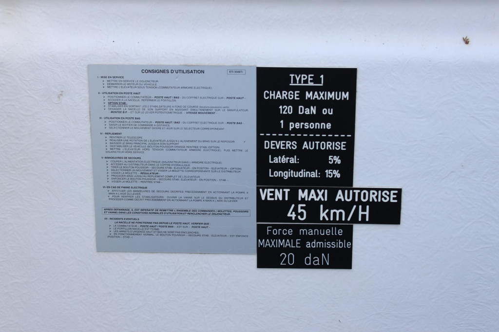 Renault Master Comilev 100TF1 10m Klima nur 167h HU-UVV - Emelőkosaras teherautó: 2 kép. Renault Master Comilev 100TF1 10m Klima nur 167h HU-UVV - Emelőkosaras teherautó: 2 kép.