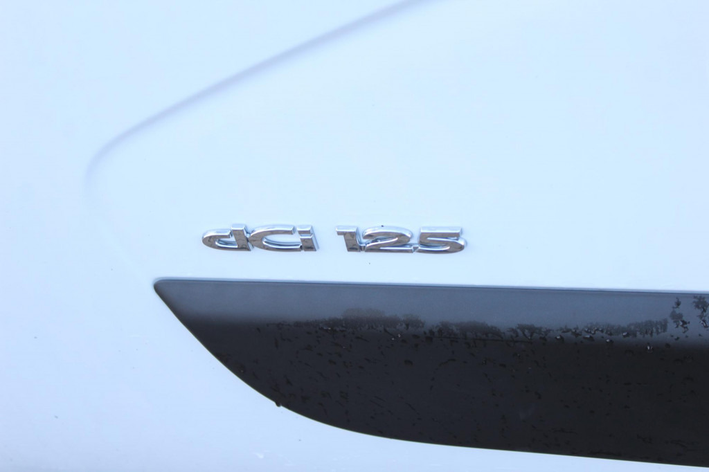 Renault Master Comilev 100TF1 10m Klima nur 167h HU-UVV - Emelőkosaras teherautó: 5 kép. Renault Master Comilev 100TF1 10m Klima nur 167h HU-UVV - Emelőkosaras teherautó: 5 kép.