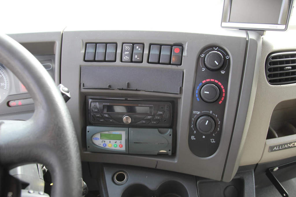Renault Midlum 220 E5 CS 850 Strom LBW Seiten Tür FRC - Hűtős teherautó: 5 kép. Renault Midlum 220 E5 CS 850 Strom LBW Seiten Tür FRC - Hűtős teherautó: 5 kép.