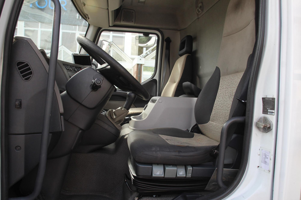 Renault Midlum 220 E5 CS 850 Strom LBW Seiten Tür FRC - Hűtős teherautó: 3 kép. Renault Midlum 220 E5 CS 850 Strom LBW Seiten Tür FRC - Hűtős teherautó: 3 kép.