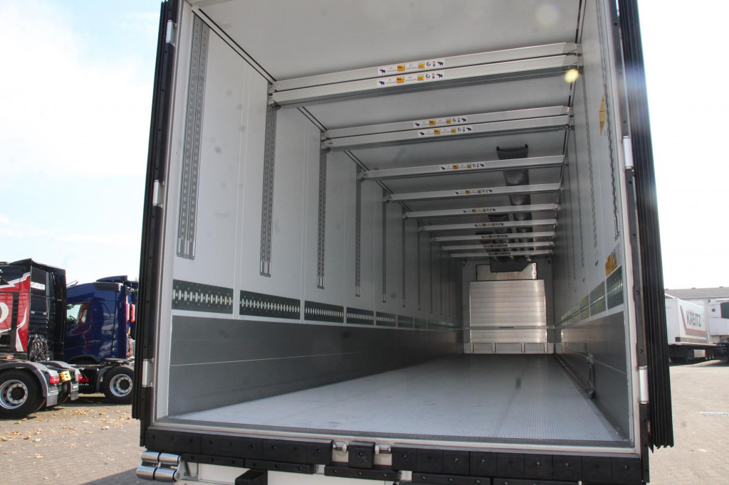 SCHMITZ Thermo King Advancer A400 DS Strom Blumen - Félpótkocsi hűtős: 2 kép. SCHMITZ Thermo King Advancer A400 DS Strom Blumen - Félpótkocsi hűtős: 2 kép.
