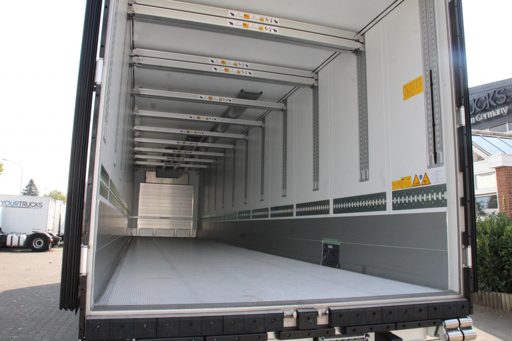 SCHMITZ Thermo King Advancer A400 DS Strom Blumen - Félpótkocsi hűtős: 3 kép. SCHMITZ Thermo King Advancer A400 DS Strom Blumen - Félpótkocsi hűtős: 3 kép.