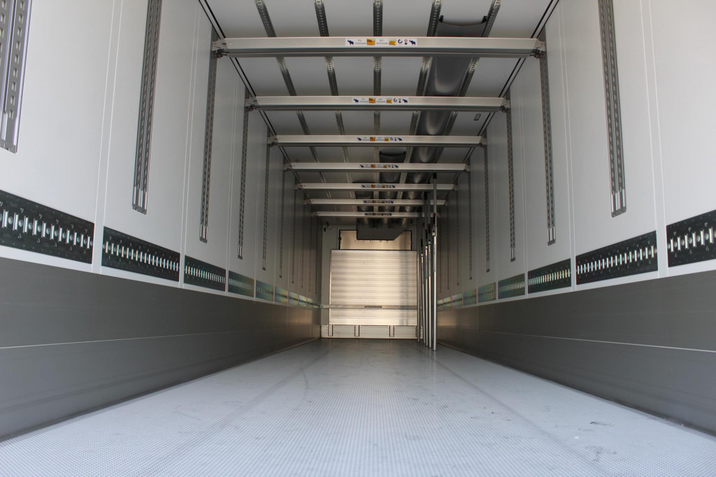 SCHMITZ Thermo KingA400 Blumen Ladebordwand Miete-Rent - Félpótkocsi hűtős: 2 kép. SCHMITZ Thermo KingA400 Blumen Ladebordwand Miete-Rent - Félpótkocsi hűtős: 2 kép.