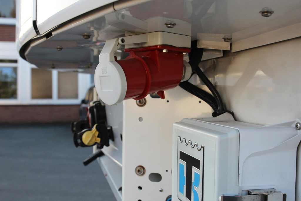 SCHMITZ ThermoKing TK SLXi 300 DS Strom Pal Miete-Rent - Félpótkocsi hűtős: 2 kép. SCHMITZ ThermoKing TK SLXi 300 DS Strom Pal Miete-Rent - Félpótkocsi hűtős: 2 kép.