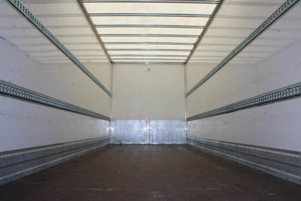 Daf LF 290 Koffer Klima LDW Rolltor LBW 298Tkm - Teherautó: 2 kép. Daf LF 290 Koffer Klima LDW Rolltor LBW 298Tkm - Teherautó: 2 kép.