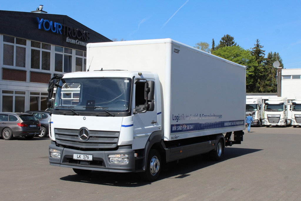 Mercedes-Benz Atego 1221 E6 Koffer Klima LDW Schalter LBW - Teherautó: 1 kép. Mercedes-Benz Atego 1221 E6 Koffer Klima LDW Schalter LBW - Teherautó: 1 kép.