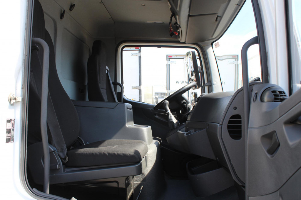 Mercedes-Benz Atego 1221 E6 Koffer Klima LDW Schalter LBW - Teherautó: 4 kép. Mercedes-Benz Atego 1221 E6 Koffer Klima LDW Schalter LBW - Teherautó: 4 kép.