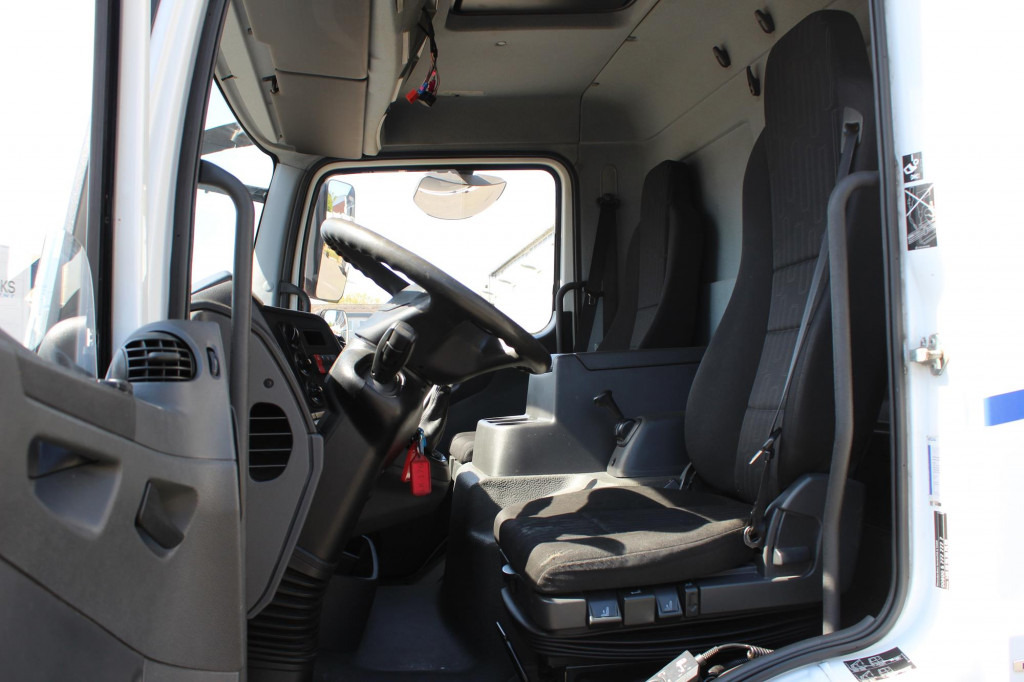 Mercedes-Benz Atego 1221 E6 Koffer Klima LDW Schalter LBW - Teherautó: 5 kép. Mercedes-Benz Atego 1221 E6 Koffer Klima LDW Schalter LBW - Teherautó: 5 kép.