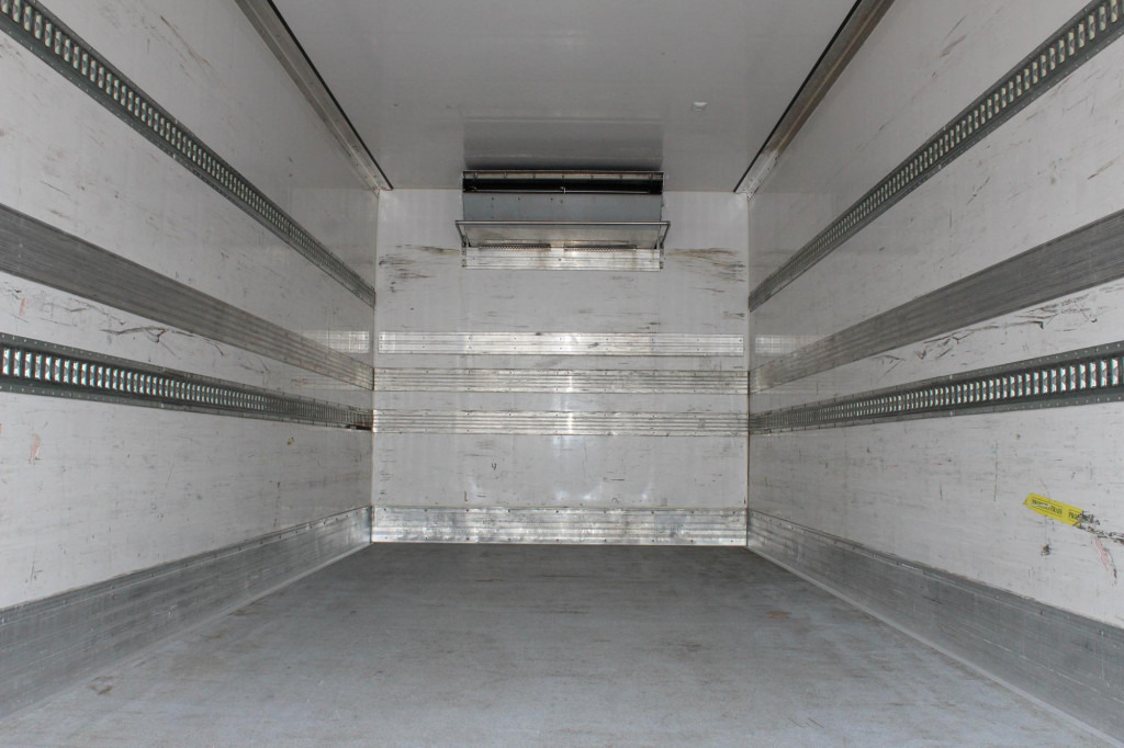 Renault Midlum 270 E5 TK T600R Strom LBW Seiten Tür FRC - Teherautó: 2 kép. Renault Midlum 270 E5 TK T600R Strom LBW Seiten Tür FRC - Teherautó: 2 kép.