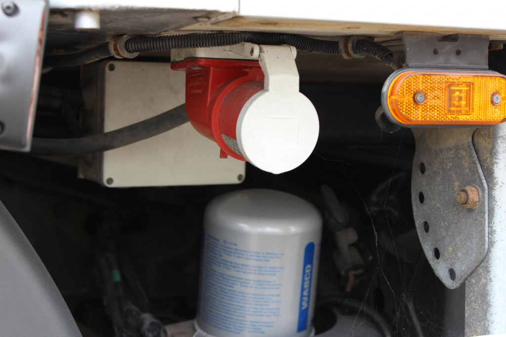 Renault Midlum 270 E5 TK T600R Strom LBW Seiten Tür FRC - Teherautó: 4 kép. Renault Midlum 270 E5 TK T600R Strom LBW Seiten Tür FRC - Teherautó: 4 kép.