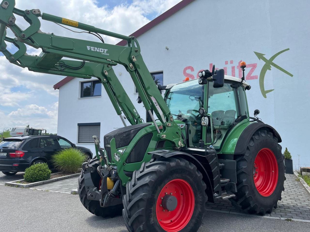 Fendt Frontlader Cargo 4X80 mit Konsole Vario 500 700 - Adapterek: 2 kép. Fendt Frontlader Cargo 4X80 mit Konsole Vario 500 700 - Adapterek: 2 kép.