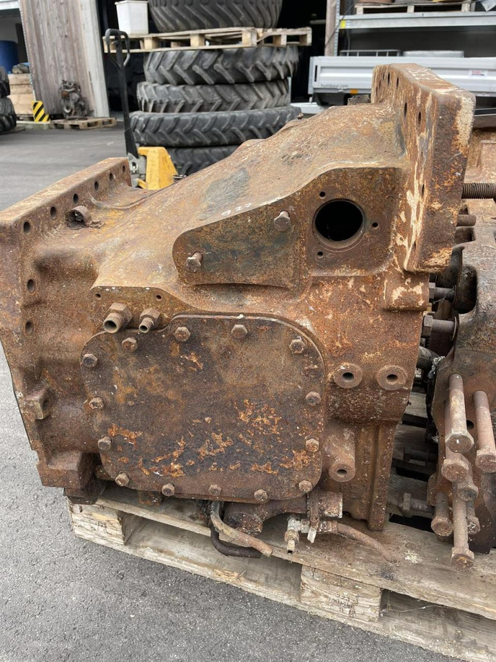 Fendt 900er Vario Serie Kupplungsgehäuse 945100050050 - Alkatrész: 4 kép. Fendt 900er Vario Serie Kupplungsgehäuse 945100050050 - Alkatrész: 4 kép.