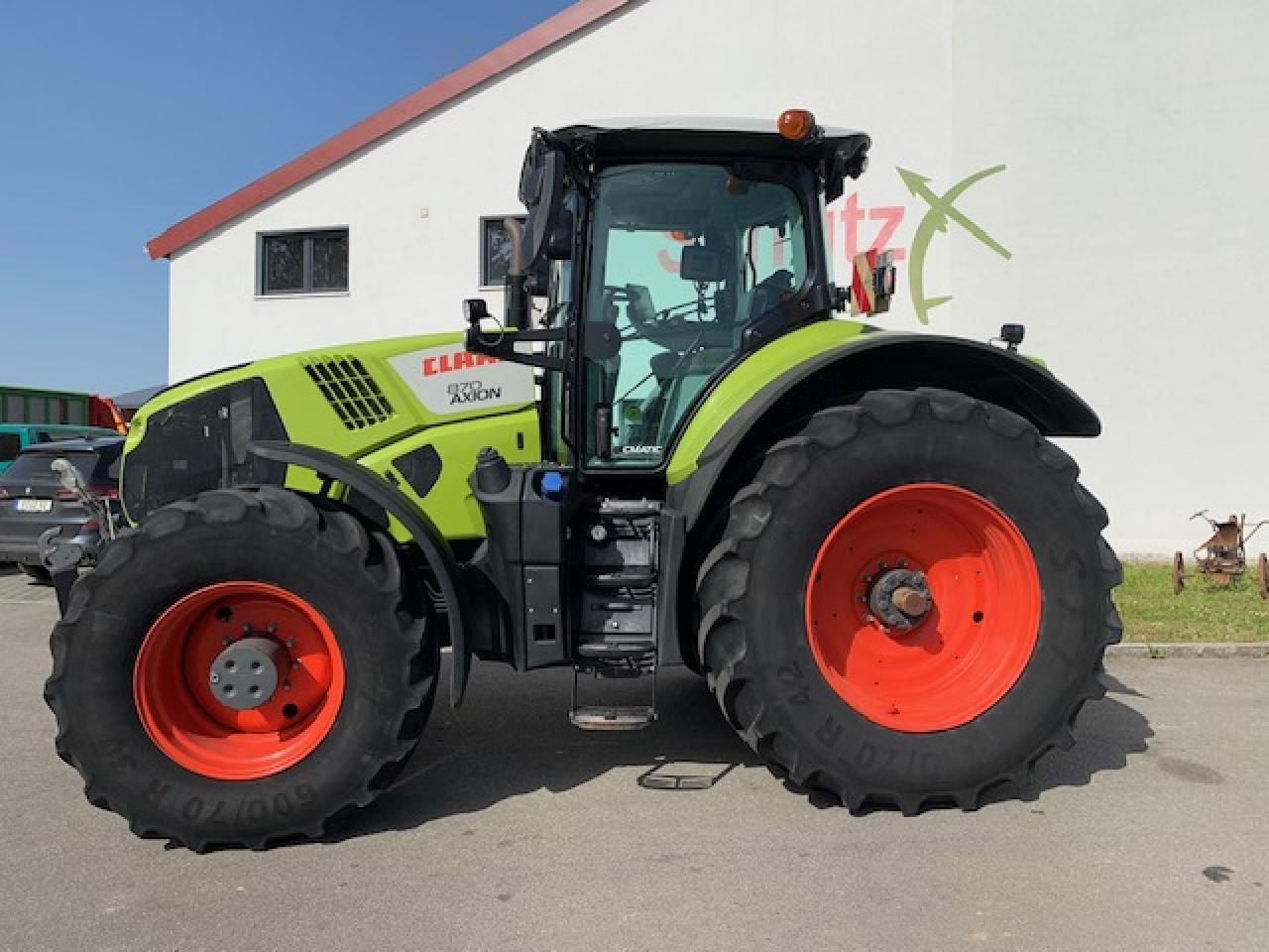 CLAAS Axion 870 CMATIC mit GPS S10, RTK, 3255 Bh - Traktor: 2 kép. CLAAS Axion 870 CMATIC mit GPS S10, RTK, 3255 Bh - Traktor: 2 kép.