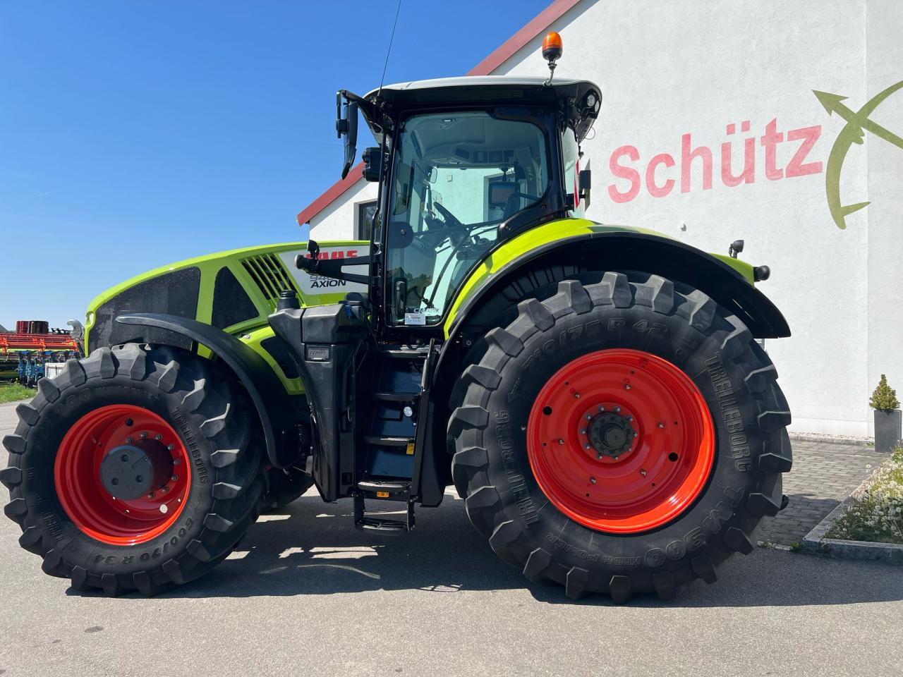 CLAAS Axion 940 mit GPS S10 RTK, 2525 Bh, Baujahr 2019 - Traktor: 2 kép. CLAAS Axion 940 mit GPS S10 RTK, 2525 Bh, Baujahr 2019 - Traktor: 2 kép.