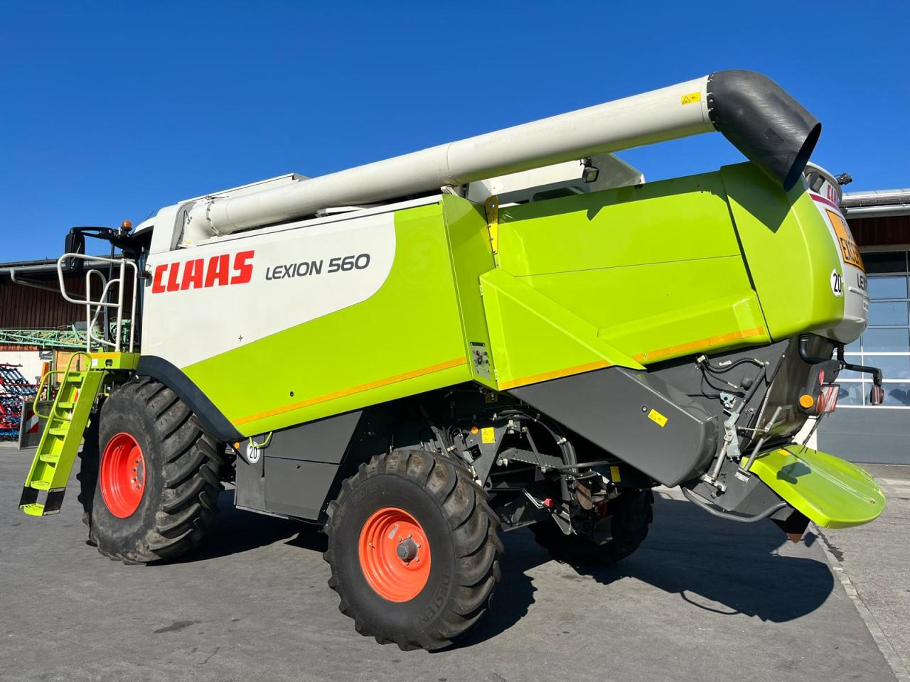 CLAAS Lexion 550, 3D, SW V750, Baujahr 2009 - Kombájn: 3 kép. CLAAS Lexion 550, 3D, SW V750, Baujahr 2009 - Kombájn: 3 kép.