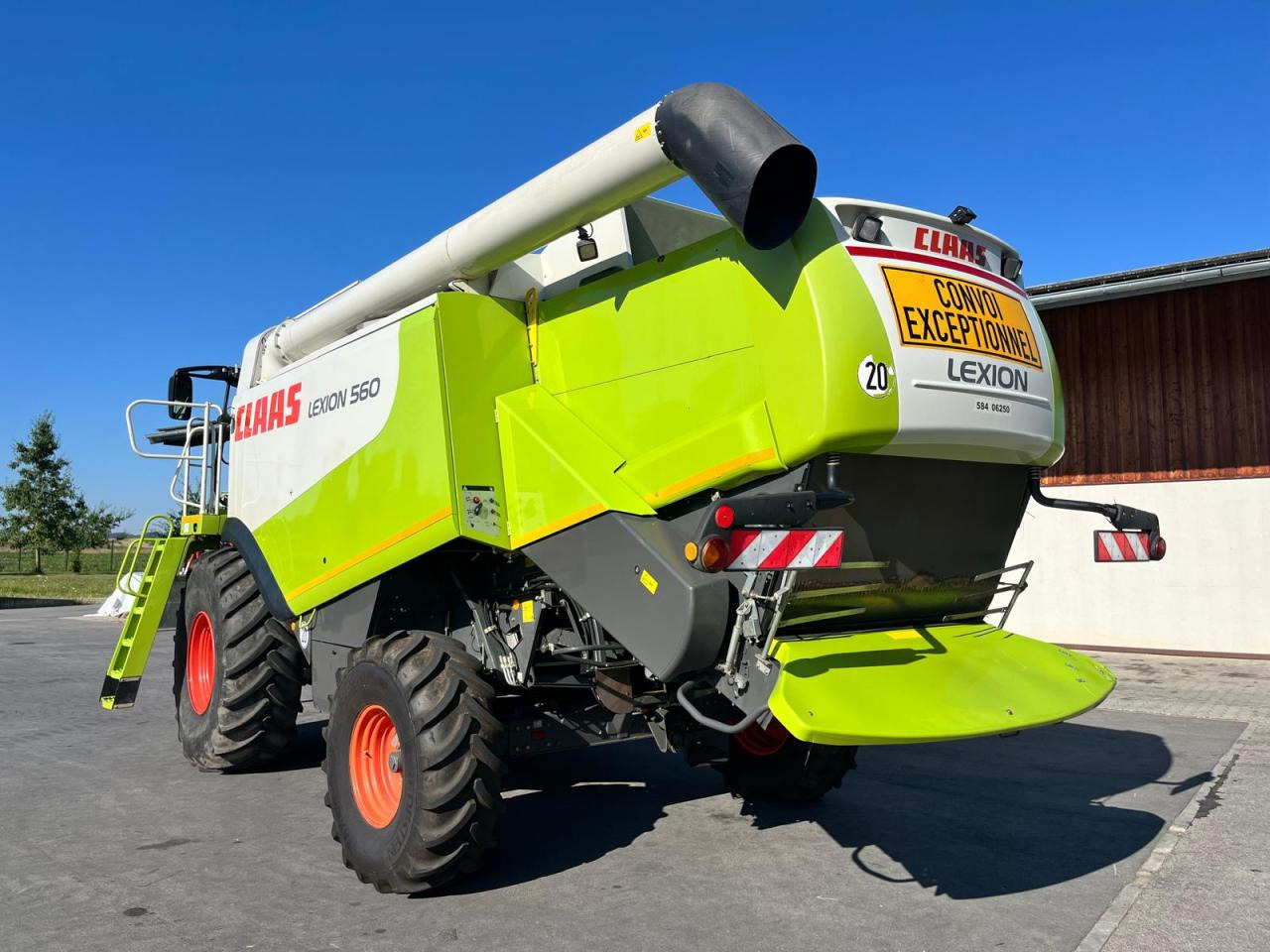 CLAAS Lexion 550 mit Schneidwerk V750, mit 3D, Baujahr 2009, guter gepflegter Zustand - Kombájn: 4 kép. CLAAS Lexion 550 mit Schneidwerk V750, mit 3D, Baujahr 2009, guter gepflegter Zustand - Kombájn: 4 kép.