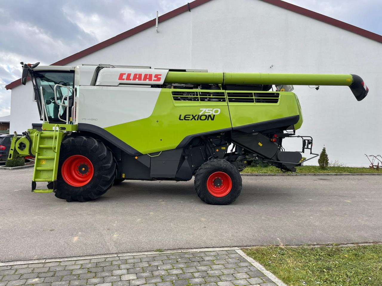 CLAAS Lexion 750 V-Kanal 3D, Baujahr 2017, 30kmh - Kombájn: 3 kép. CLAAS Lexion 750 V-Kanal 3D, Baujahr 2017, 30kmh - Kombájn: 3 kép.