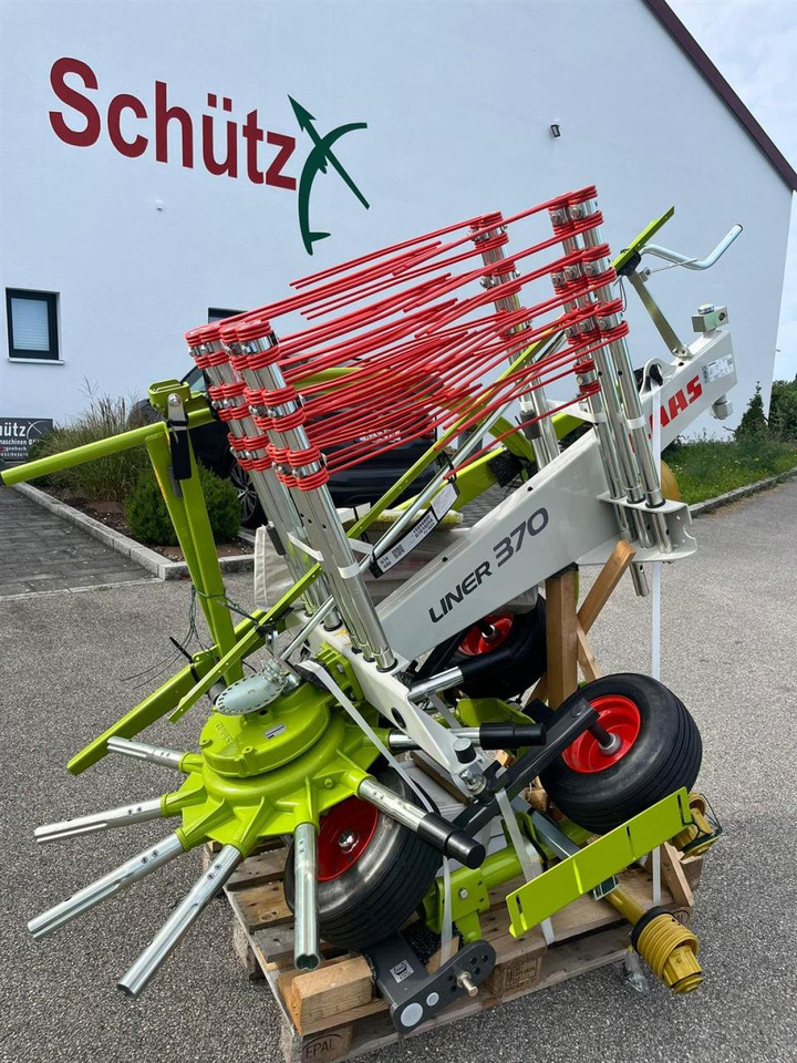 CLAAS Liner 370 Tandem / NEU und UNBENUTZT / Baujahr 202 - Szénaforgató: 2 kép. CLAAS Liner 370 Tandem / NEU und UNBENUTZT / Baujahr 202 - Szénaforgató: 2 kép.