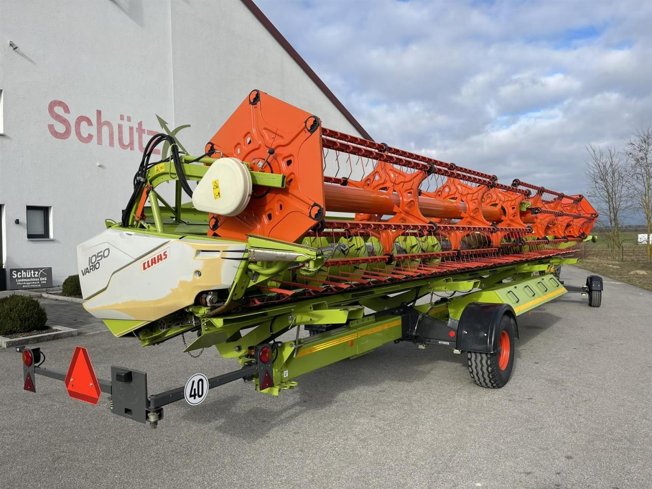 CLAAS Schneidwerk Claas Vario V1050, ca. 1600ha, LED Laser, Bj. 2016 - Kombájn adapter: 4 kép. CLAAS Schneidwerk Claas Vario V1050, ca. 1600ha, LED Laser, Bj. 2016 - Kombájn adapter: 4 kép.
