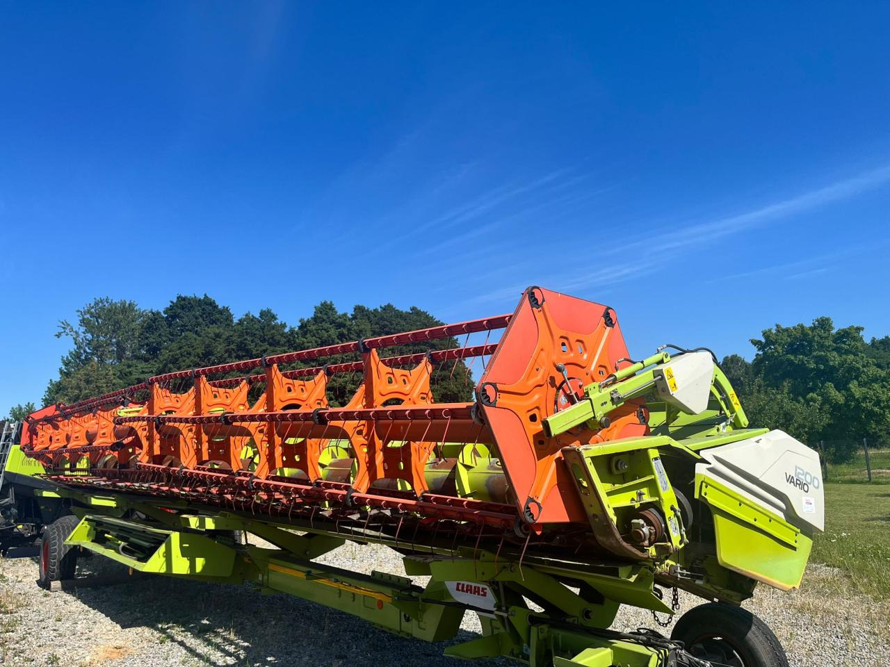 CLAAS Vario 1200, Claas Ersatzteilspender, ohne SWW - Takarmánybetakarító gép: 1 kép. CLAAS Vario 1200, Claas Ersatzteilspender, ohne SWW - Takarmánybetakarító gép: 1 kép.